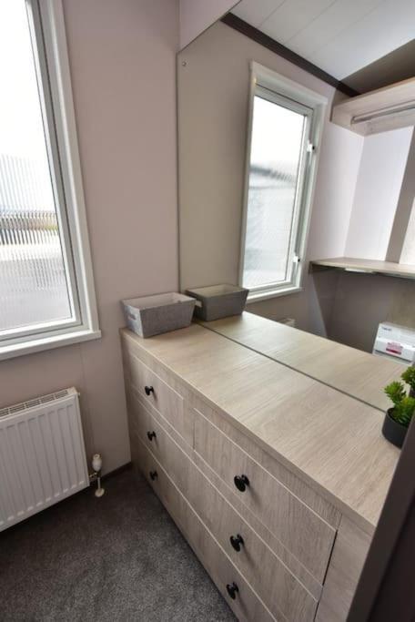 2 Bedroom Villa - Lakeside Holiday Park Merston Esterno foto