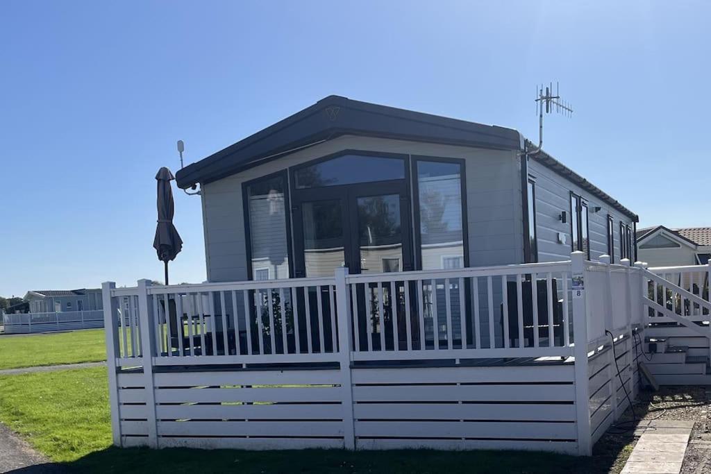 2 Bedroom Villa - Lakeside Holiday Park Merston Esterno foto